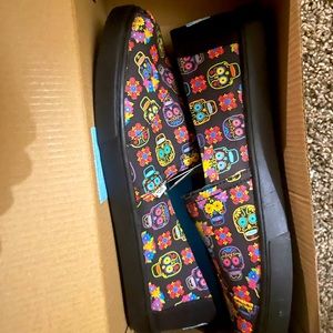 Toms, glow in the dark sugar skulls